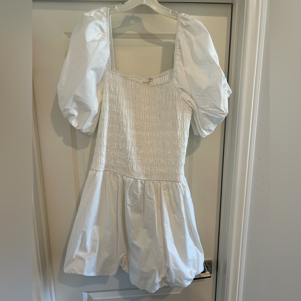 Hyacinth House- Ladies White Puff Sleeve Dress